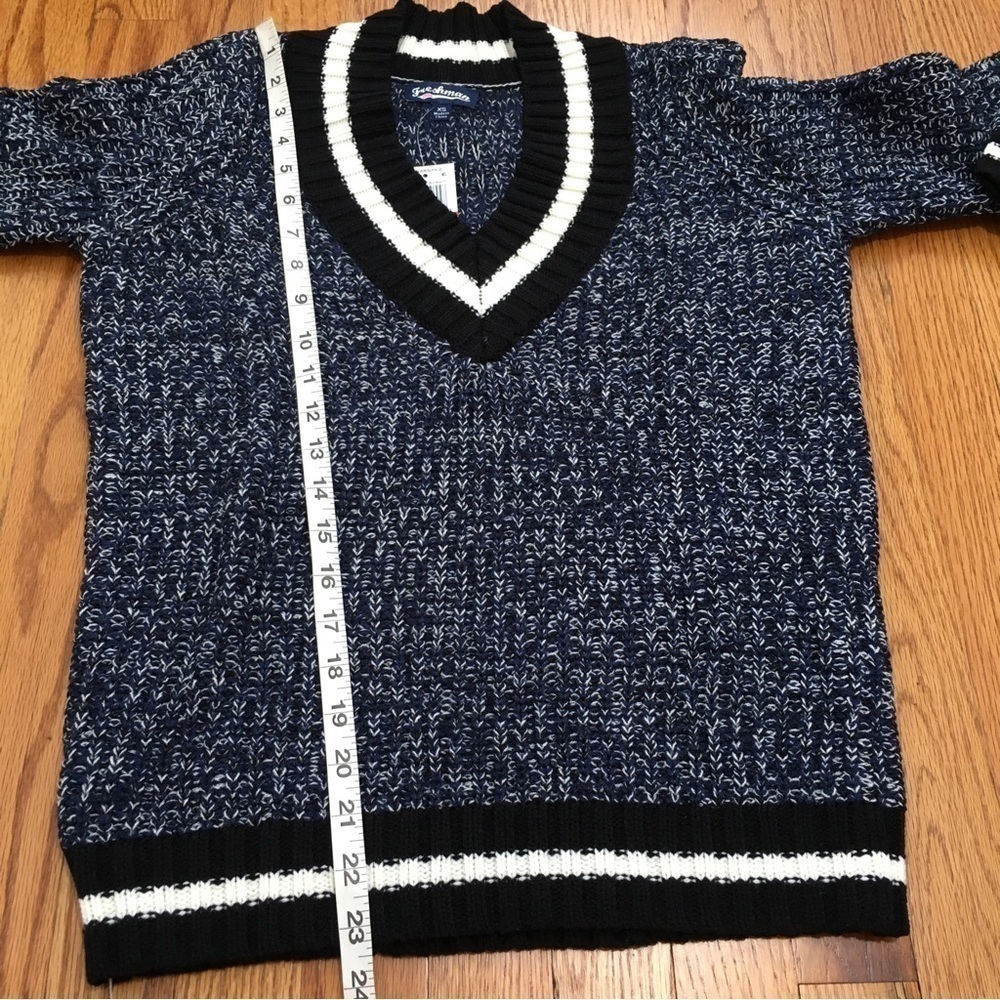 Freshman Varsity over size V-neck long sleeve chunky knit pull over sweater - Picture 6 of 16